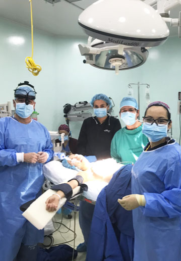 Dr. Pedro Polo en Quirófano